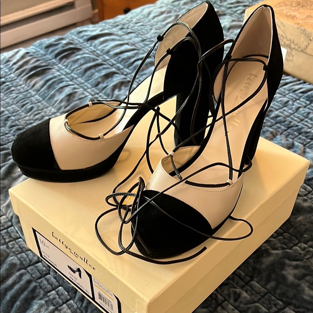 Elegant Black and Cream lace-up Platform Heels (never worn)